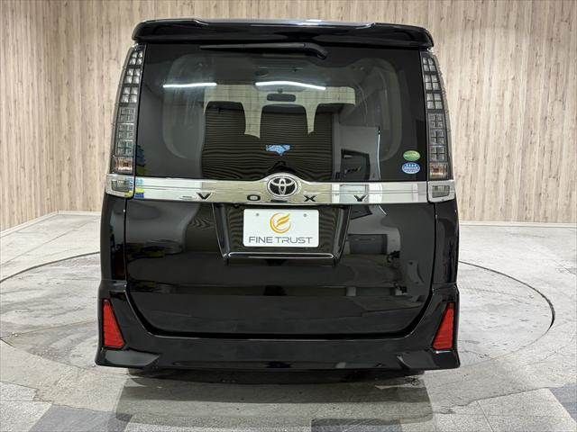 TOYOTA VOXY 2014 Image 31