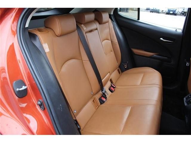 TOYOTA LEXUS UX300E 2022 Image 31