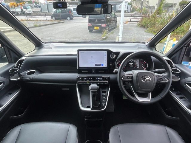 TOYOTA NOAH 2022 Image 31