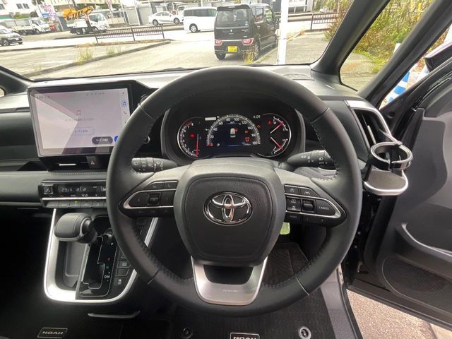 TOYOTA NOAH 2022 Image 31