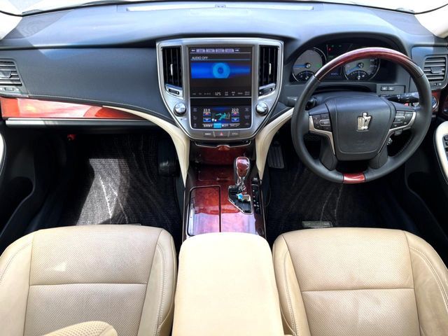 TOYOTA CROWN MAJESTA HYBRID 2014 Image 31