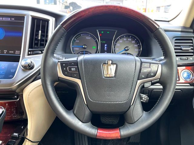 TOYOTA CROWN MAJESTA HYBRID 2014 Image 31