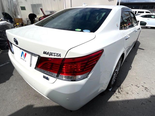 TOYOTA CROWN MAJESTA HYBRID 2014 Image 31