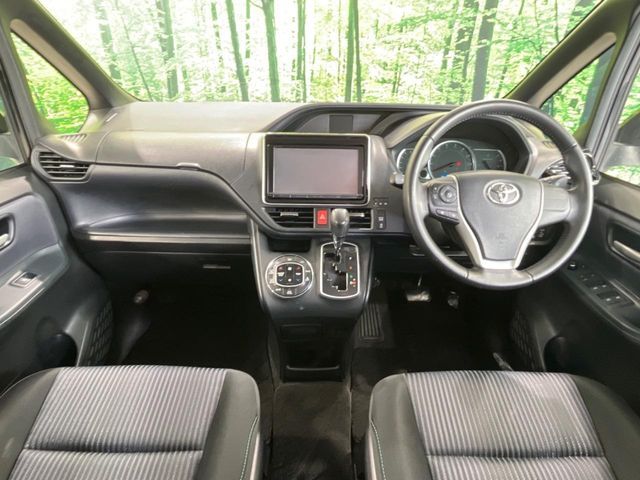 TOYOTA VOXY 2014 Image 31