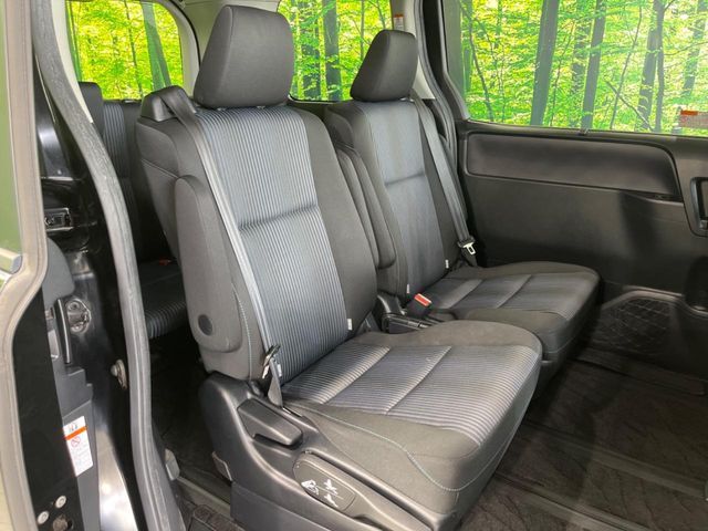 TOYOTA VOXY 2014 Image 31