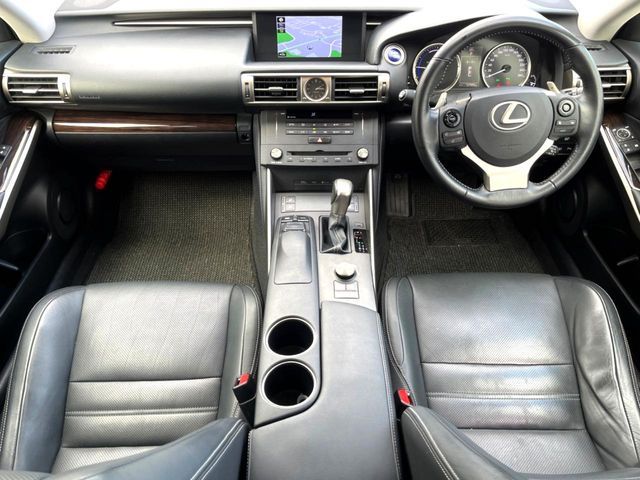 TOYOTA LEXUS IS300H 2015 Image 31