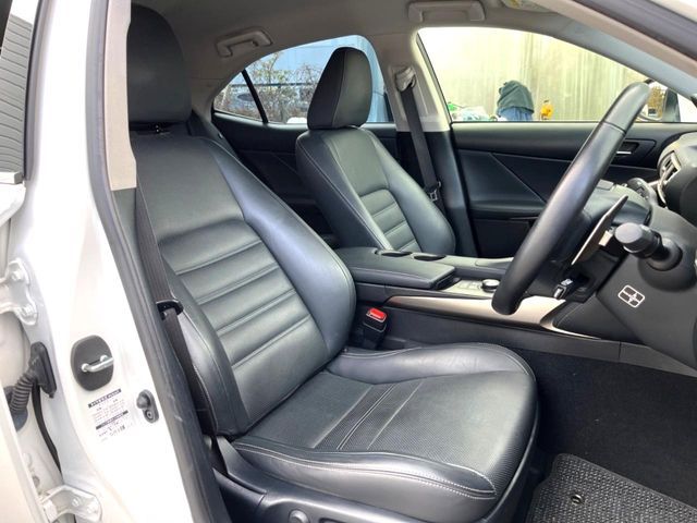 TOYOTA LEXUS IS300H 2015 Image 31