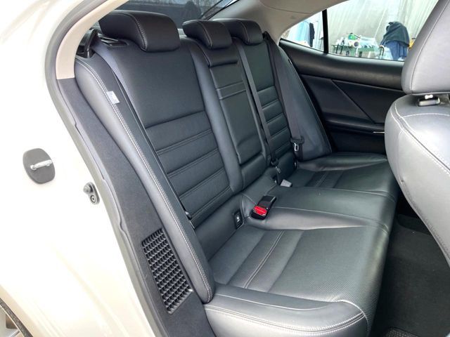 TOYOTA LEXUS IS300H 2015 Image 31