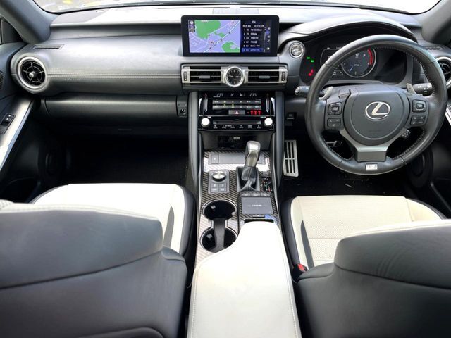 TOYOTA LEXUS IS300 2021 Image 31