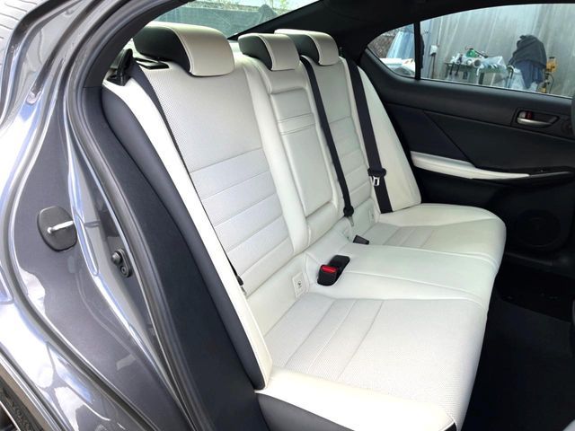 TOYOTA LEXUS IS300 2021 Image 31