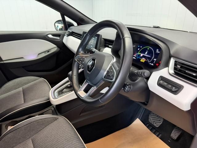 RENAULT LUTECIA 2023 Image 31