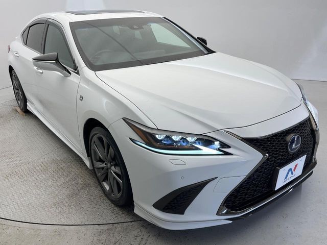 TOYOTA LEXUS ES300H 2019 Image 31