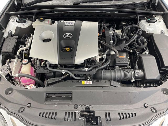 TOYOTA LEXUS ES300H 2019 Image 31