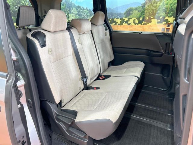 TOYOTA NOAH 2022 Image 31