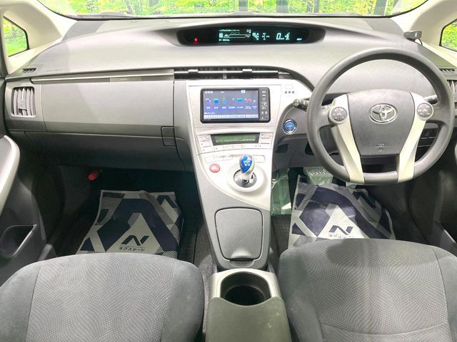 TOYOTA PRIUS 2013 Image 31
