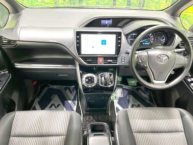 TOYOTA VOXY HYBRID 2018 Image 31