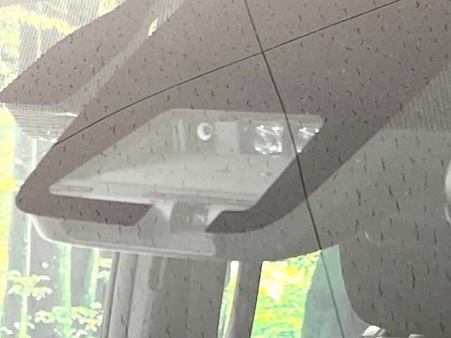 TOYOTA VOXY HYBRID 2018 Image 31