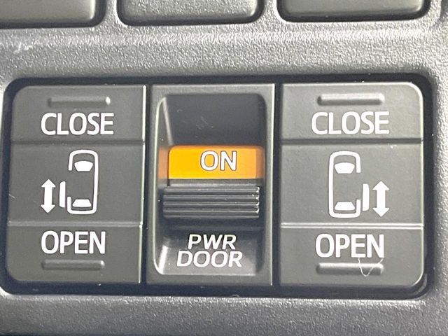 TOYOTA VOXY HYBRID 2018 Image 31