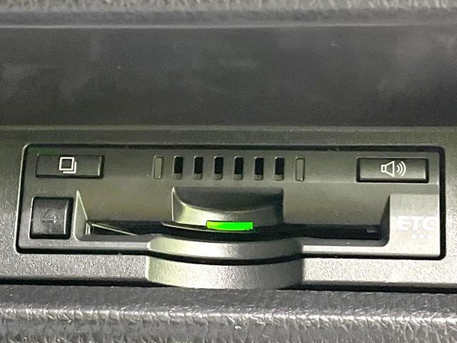 TOYOTA VOXY HYBRID 2018 Image 31