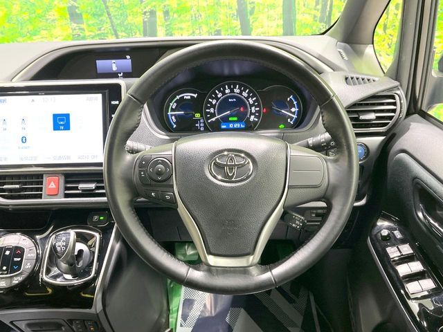 TOYOTA VOXY HYBRID 2018 Image 31
