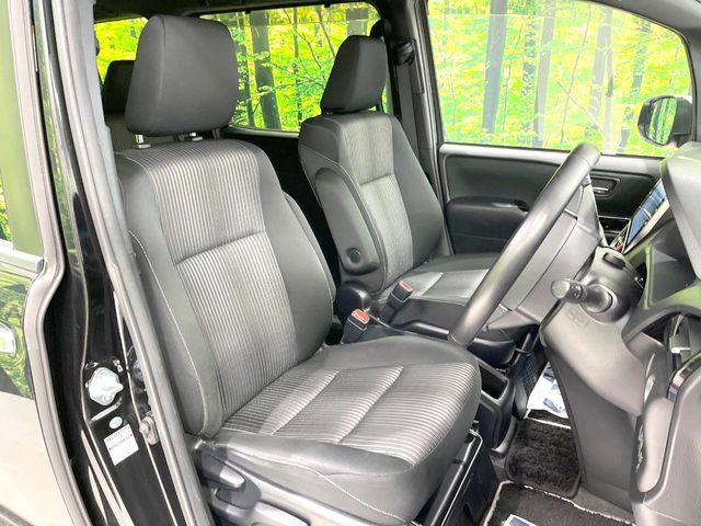 TOYOTA VOXY HYBRID 2018 Image 31