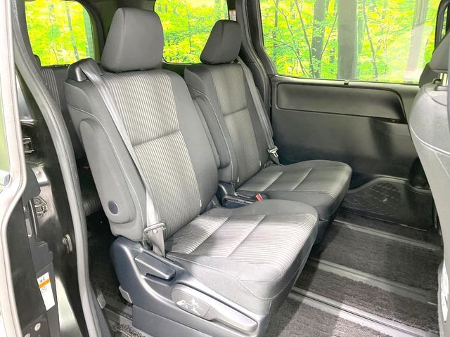 TOYOTA VOXY HYBRID 2018 Image 31