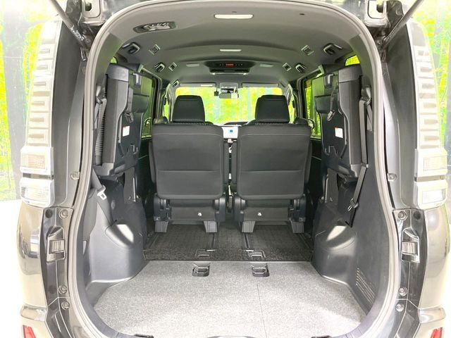 TOYOTA VOXY HYBRID 2018 Image 31