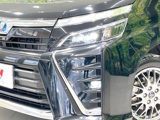 TOYOTA VOXY HYBRID 2018 Image 31