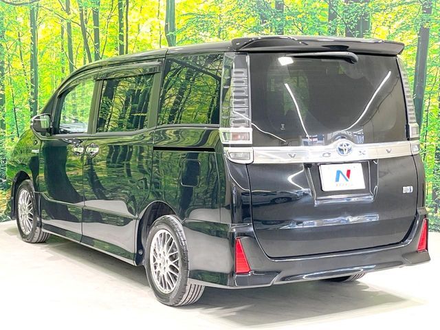 TOYOTA VOXY HYBRID 2018 Image 31
