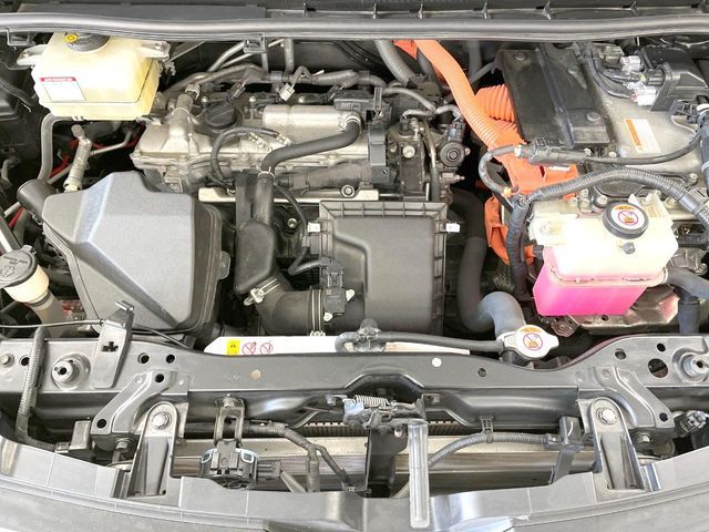 TOYOTA VOXY HYBRID 2018 Image 31