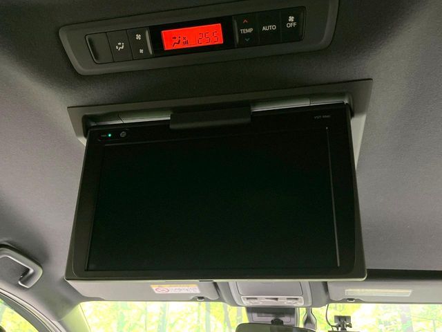 TOYOTA ESQUIRE HYBRID 2018 Image 31