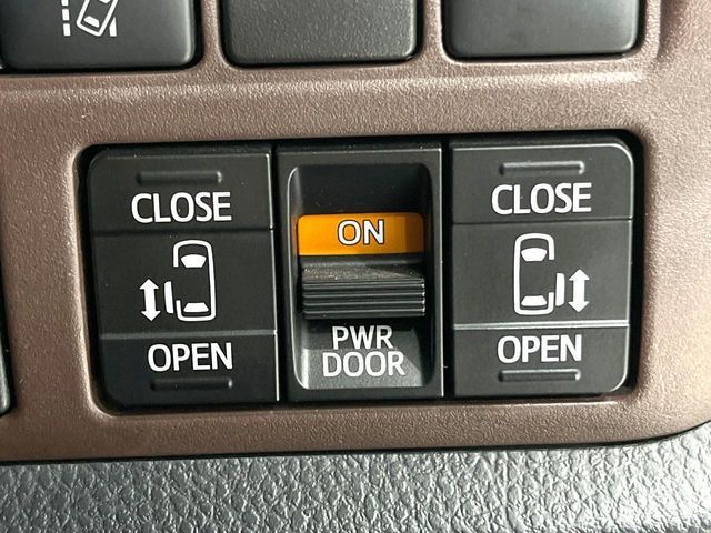 TOYOTA ESQUIRE HYBRID 2018 Image 31