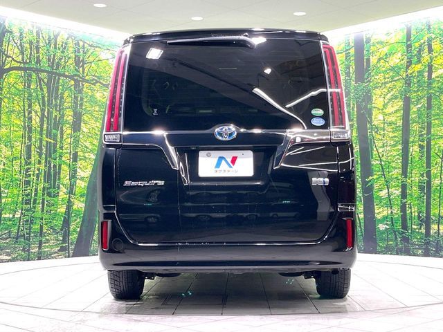 TOYOTA ESQUIRE HYBRID 2018 Image 31