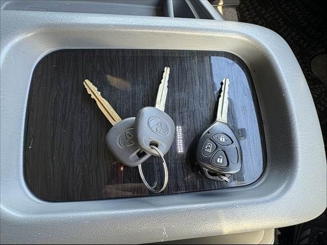 TOYOTA HIACE WAGON 2010 Image 31