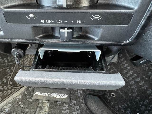 TOYOTA HIACE WAGON 2010 Image 31