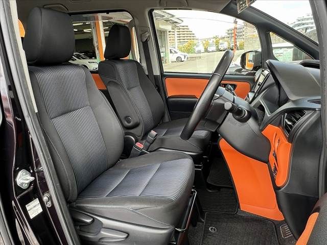 TOYOTA VOXY 2015 Image 31