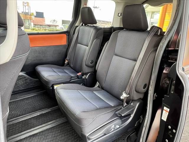 TOYOTA VOXY 2015 Image 31