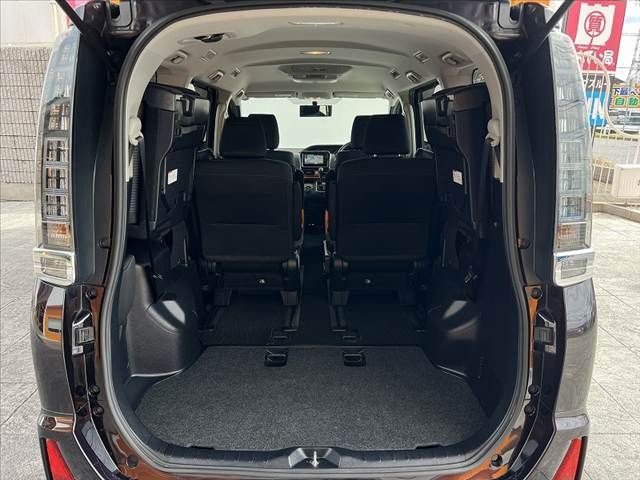 TOYOTA VOXY 2015 Image 31