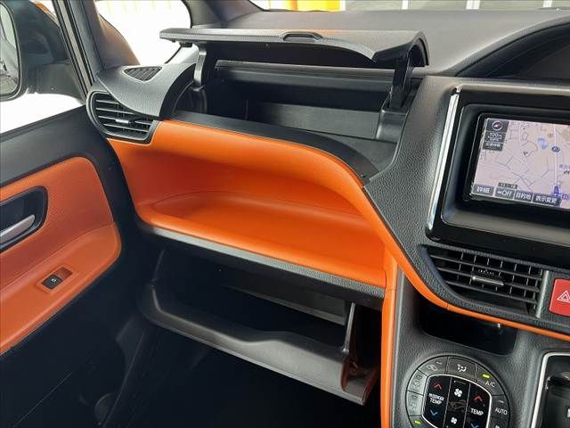 TOYOTA VOXY 2015 Image 31