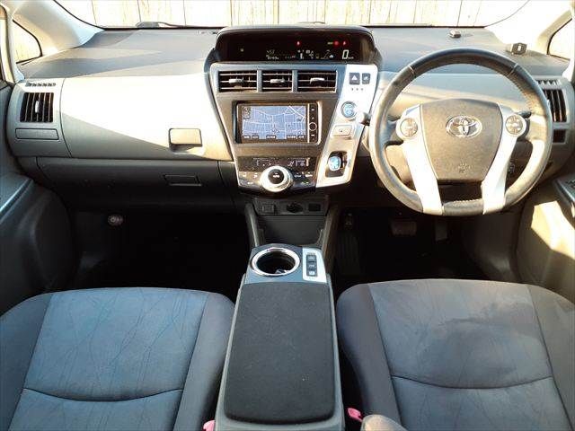 TOYOTA PRIUS ALPHA 2012 Image 31