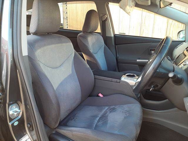 TOYOTA PRIUS ALPHA 2012 Image 31