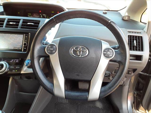 TOYOTA PRIUS ALPHA 2012 Image 31
