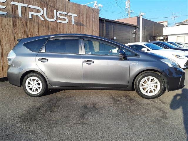 TOYOTA PRIUS ALPHA 2012 Image 31