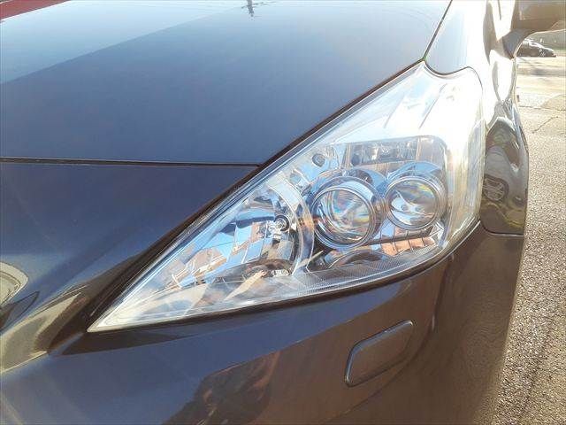 TOYOTA PRIUS ALPHA 2012 Image 31