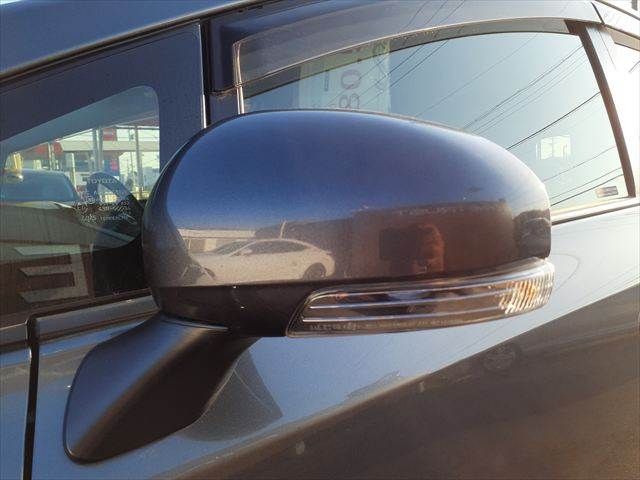 TOYOTA PRIUS ALPHA 2012 Image 31