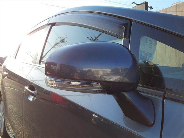 TOYOTA PRIUS ALPHA 2012 Image 31