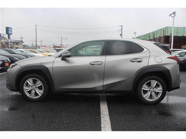 TOYOTA LEXUS UX250H 2023 Image 31