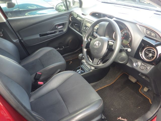 TOYOTA VITZ 2018 Image 31