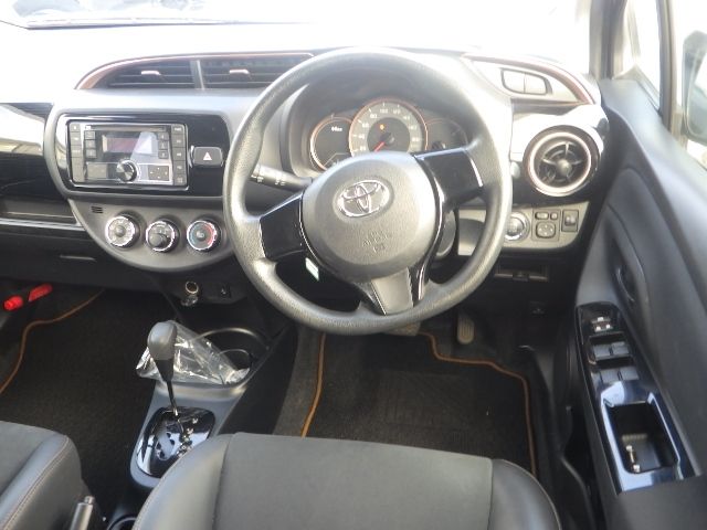TOYOTA VITZ 2018 Image 31