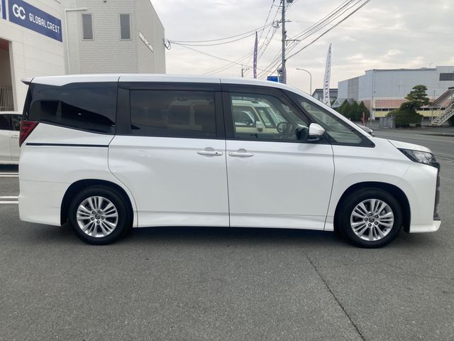 TOYOTA NOAH HYBRID 2022 Image 31